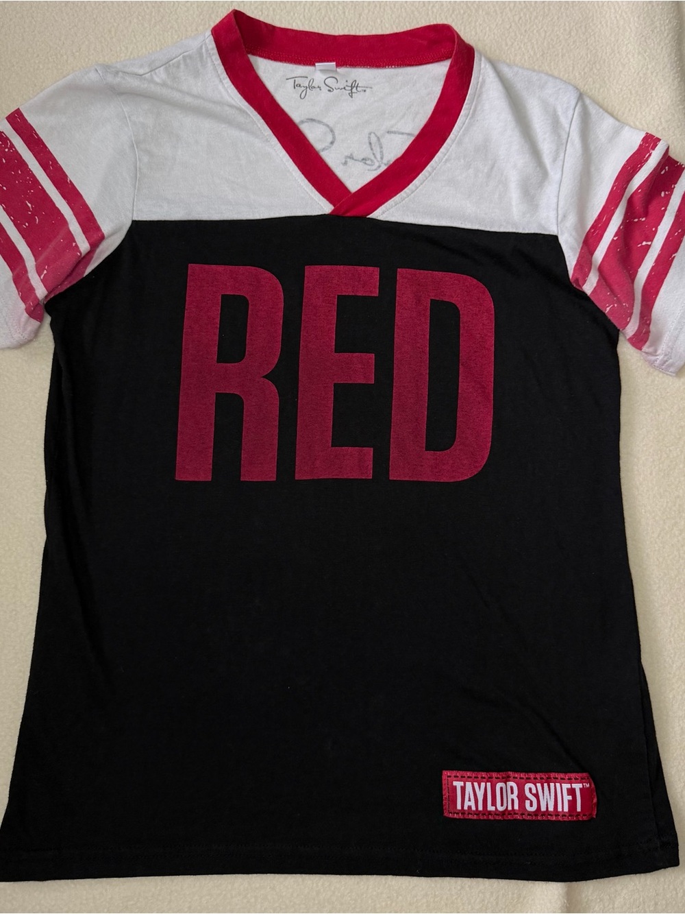 Taylor Swift RED Album Tour Merch Jersey T-Shirt Black White Red Size L